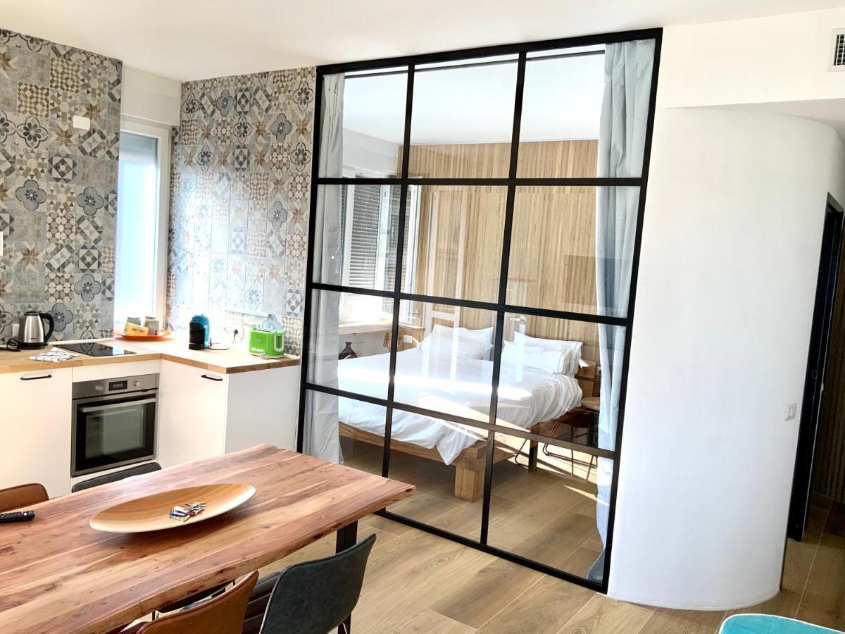 Luxury Flat By Station / Unique View Apartment